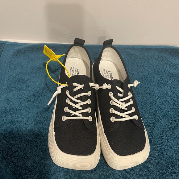 Square Toe Lingo canvas tennis shoes - Picture 4 of 5